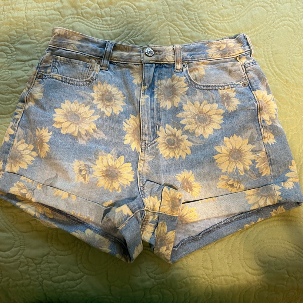 AE Sunflower Mom Short
